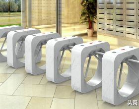 還記得斧頭幫琛哥嗎？簽約星爺8年演兩部戲，最終靠演李小龍走紅