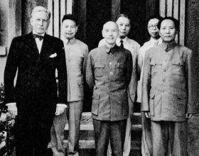 1945年重慶談判，蔣介石讓毛主席擔任省長，主席聽後什麼反應？