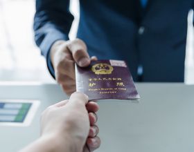 各國護照含金量排行：三個國家並列第一，免籤數量達189個