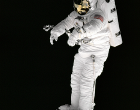 如果從空間站跳向地球，宇航員將會經歷什麼？