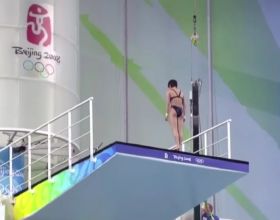 100分點燃全場，跳水名將北京奧運會上玩心跳，對方提前慶祝被打臉