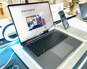 動物賀新春：動物王國的成員對著鏡頭微笑，送上新春祝福