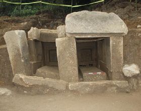 重慶出土唐代古墓，開棺發現有1個啤酒蓋，專家：有用，不要動它