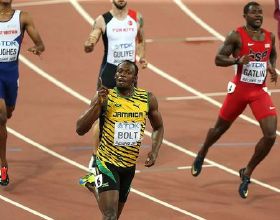 《奇葩說》大王宣佈結婚，鮮肉老公顏值高，夫妻合照年齡差距明顯