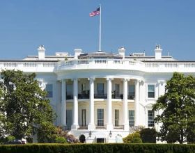 人體自身合成的氨基酸能否滿足生命需求？