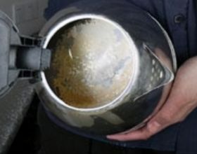 白醋怎麼去除水壺裡的水垢？