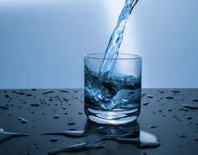 著急喝水，熱水和冷水“相摻”，對身體有什麼影響？不妨早知曉
