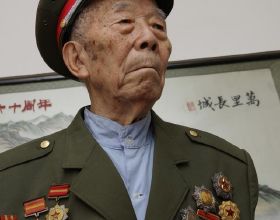 1955年，3000名老紅軍無法被授予軍銜，毛主席：一律授予少校軍銜