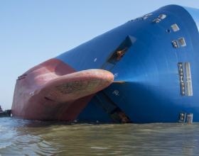 韓國船員因數學太差，惹了大禍，弄沉萬噸巨輪，4200輛汽車沉入海底