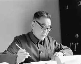 他是首任大連市委書記，擔任過黑龍江省省長，官至副國級活到96歲