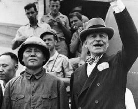 重慶談判時，蔣介石打算讓毛澤東任新疆省長，主席得知有何反應？