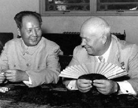 1958年，赫魯曉夫訪華提兩建議被毛主席拒絕，晚年回憶：不應該提