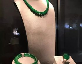 價值1億的「帝王綠」翡翠套裝，居然還擁有專屬的帝王玉證書？