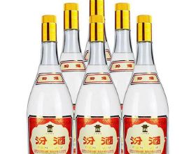 白酒50多度的品種不少，唯獨黃玻汾酒，江湖人送綽號‘奪命53’