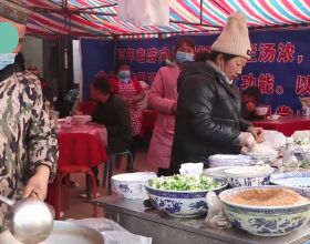陝西大廚做流動小攤，22元一碗每天限量300碗，想吃只能等