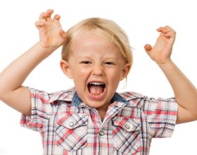 厭倦了對你的孩子吼叫？停止吼叫並有效育兒的 6 個技巧