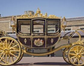 英女王的黃金馬車，加名貴寶石的點綴，比任何豪車都霸氣有歷史感