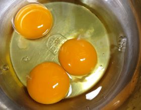 雞蛋配什麼菜最好吃？教你5種不同的做法，鮮香美味，下酒又下飯
