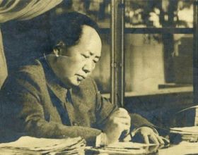 1942年，毛主席給劉少奇的絕密電報，特意叮囑：無須向任何人提及