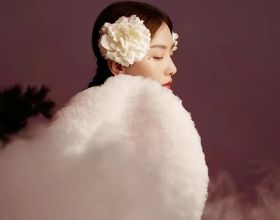劉詩詩身著Guo Pei 2020 春夏高定禮服登上時尚芭莎十月刊