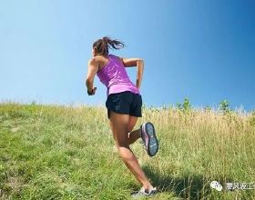 跑步中加入上坡和下坡訓練，助力增強腿部力量