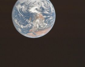 人類有多渺小？已飛229.8億公里的飛船，拍攝的一張照片令人深思