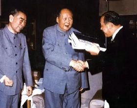 1942年劉少奇收到一封絕密電報，致使解放戰爭勝利，發生了什麼？