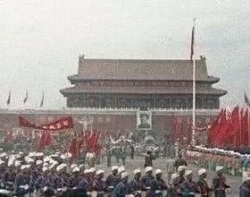 開國大典結束後，毛澤東毫無睡意，說完這一段話後，湧出了淚花