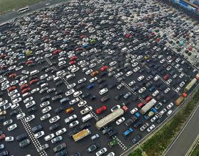 國慶新能源車高速充電困難，各車企高速超充規劃如何？