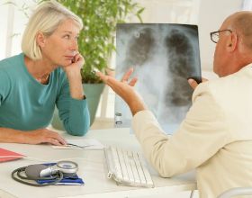 晚期肺癌，不治療的患者能活多久？治療後又能獲得哪些好處？