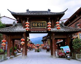 陝西秦嶺深處的小鎮，有著別樣的民族風情，因一棵古樹而得名
