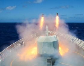 譚松韻曬車內隨拍 甜笑wink暖化人心