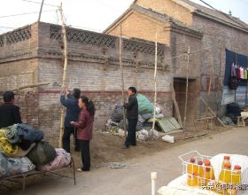 河北邯鄲農村過會，商販提前佈置攤位，簡單而質樸