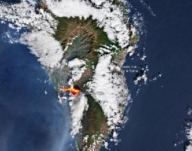 衛星拍攝到拉帕爾馬火山噴發產生的的新熔岩流
