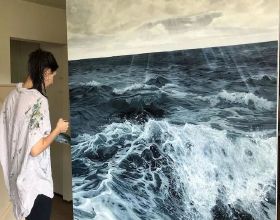 由於太逼真，導致女畫家看到自己畫的大海，都會感到害怕