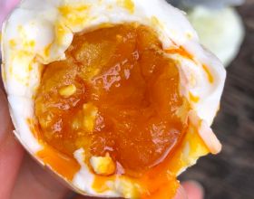 家庭懶人醃雞蛋的方法，適合新手學，28天個個流油起沙，鹹香入味