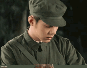 老伴患腦萎縮，農村8旬大爺怕她跑丟每天手牽手：有個願望未實現