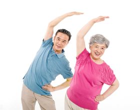 老年人要長壽，走路是最佳運動之一，掌握5個要點，健康獲益更多