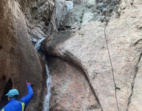 遊記：穿越陰山之哈拉溝，驚險刺激的斷崖瀑布