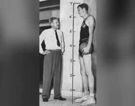 1954年，NBA史上唯一一場籃筐高度3.66米的比賽，這場比賽太特殊