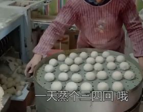 故事：王叔正在做饅頭，好心遞給流浪兒2個，6天后警察找上了門