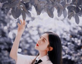 男子送女友禮物，520包辣條製作成巨型棒棒糖：用心是最好的禮物