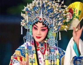 被不少人稱為“京劇第一美人”的李勝素，究竟是個怎樣的人？