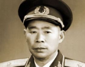 紅軍時期就是主力師師長，革命20年後還是師長，授銜時難倒羅榮桓