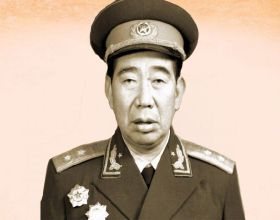 1982年開國中將楊國夫逝世，追悼會上闖進一群日本人，怎麼回事？