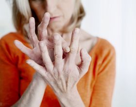 “孩子能啃老是我的福氣”60後父母給出的理由，讓人連連點頭