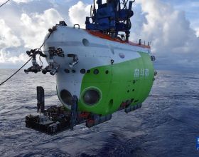 全海深載人潛水器“奮鬥者”號正式投入常規科考應用
