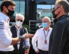 梅賽德斯賓士願意妥協，以幫助大眾集團進入F1賽場