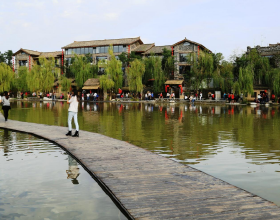 陝西出資8億建溼地公園，免費開放無停車費，被譽為中國第一水街