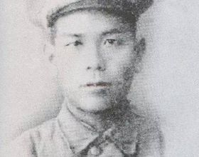 他是黃埔一期老大哥，蔣介石的十三太保之首，胡宗南也得叫他聲哥
